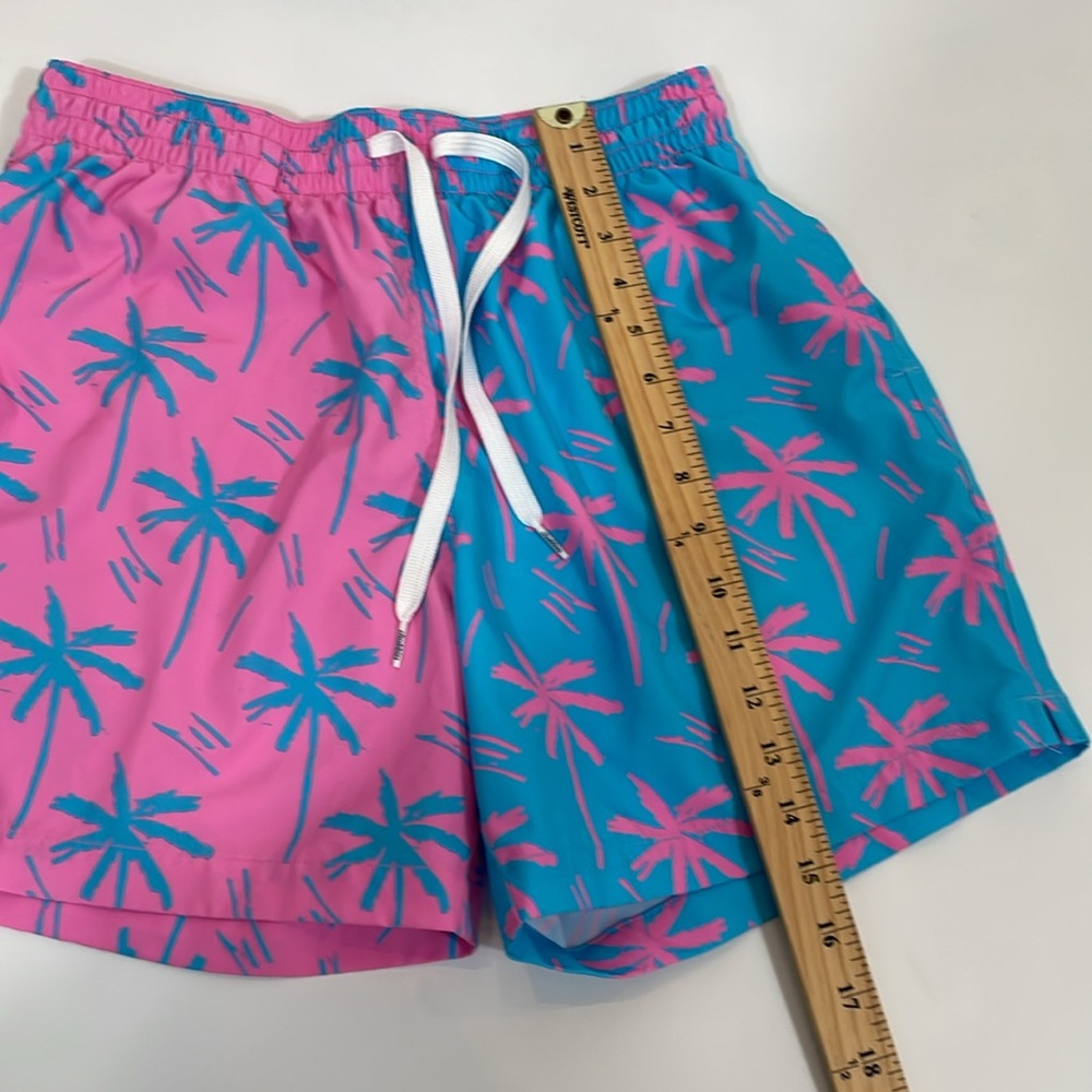 Chubbies Prince Of Prints Swim Trunks Size M Pink Blue Lined EUC - Picture 7 of 13